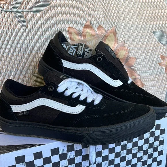 Vans WMNS Gilbert Crockett
Blackout
VN0A5JIF10J
Sneakers - Picture 7 of 16